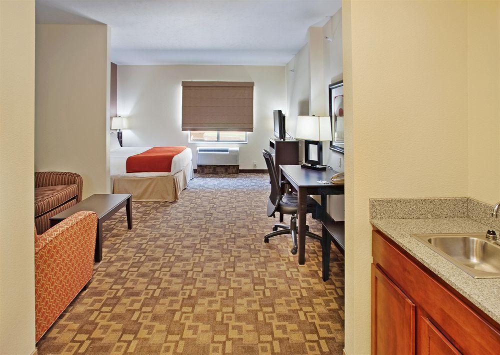 Holiday Inn Express Hotel And Suites Lincoln Airport By Ihg Habitación foto